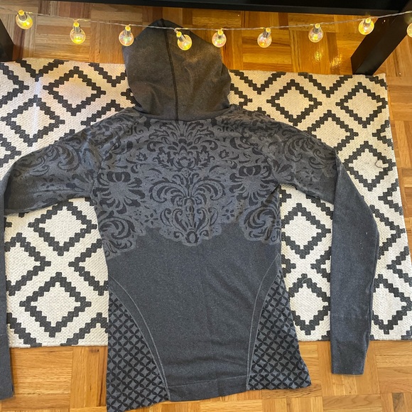 Seamless Workout Hooded Top - Picture 5 of 6